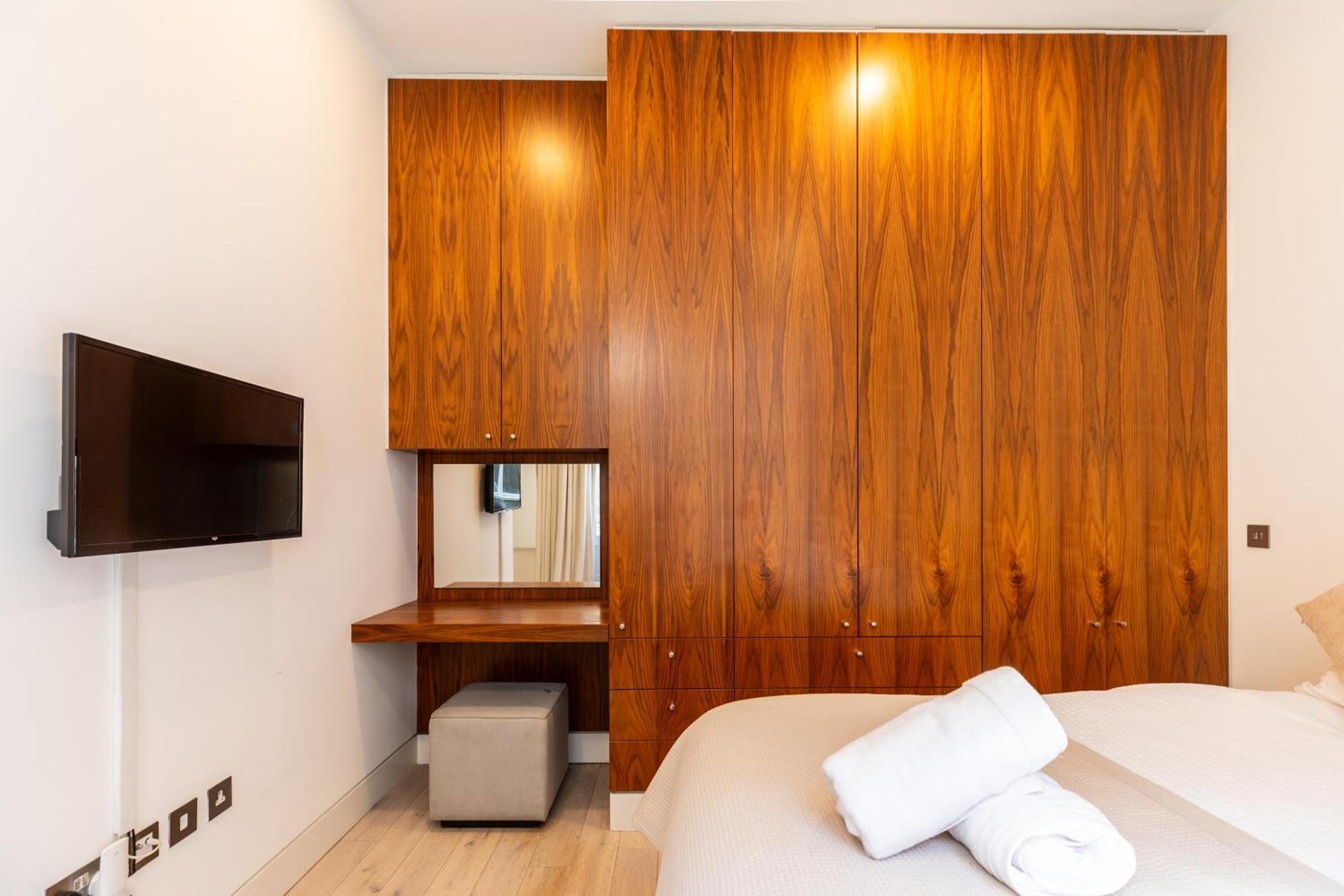 Clarges- Hsk Luxury Apartment London