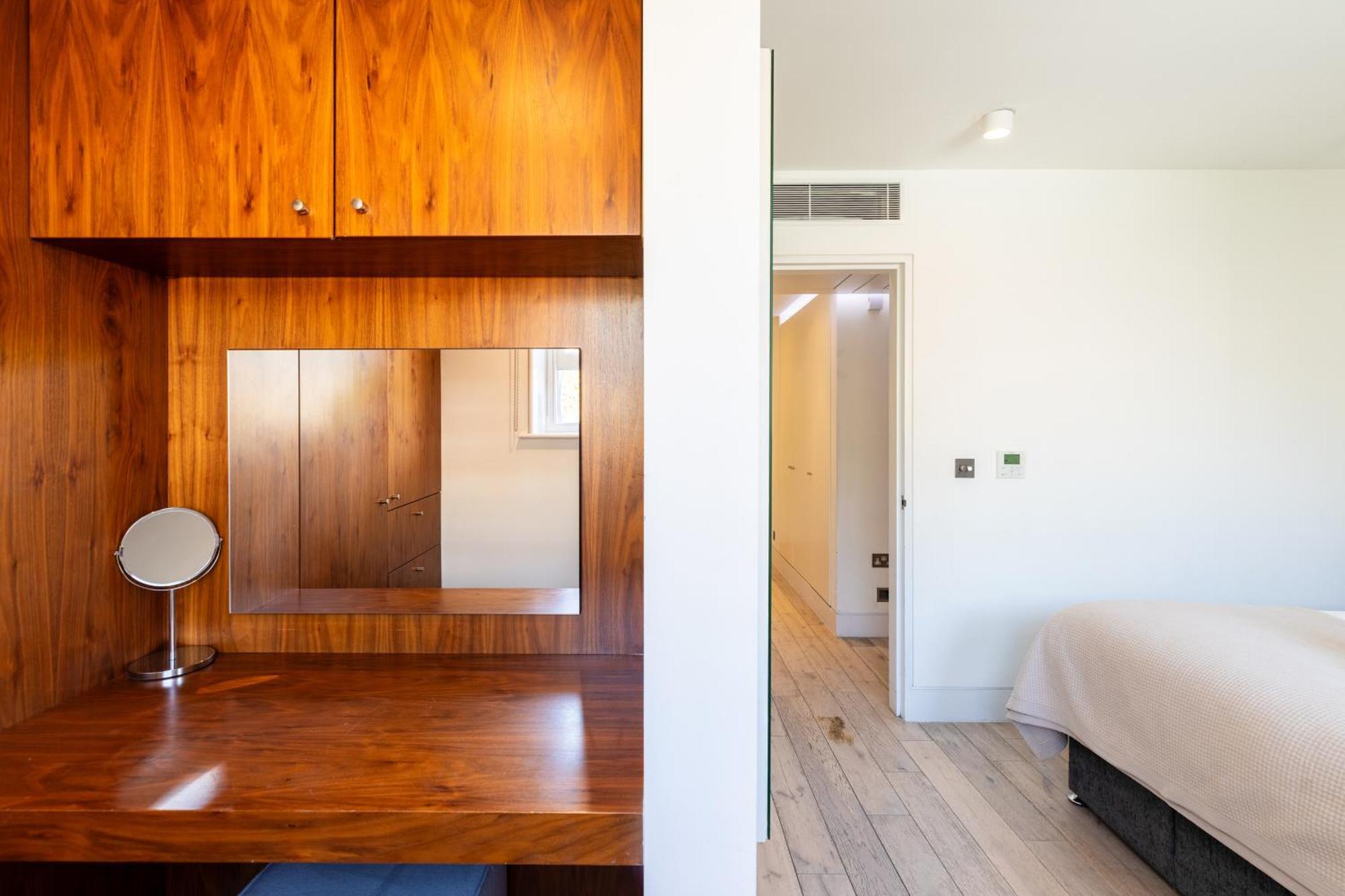 Clarges- Hsk Luxury Apartment